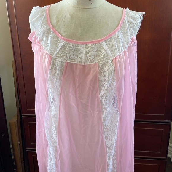 Vintage sheer pink lace night gown - Picture 2 of 5